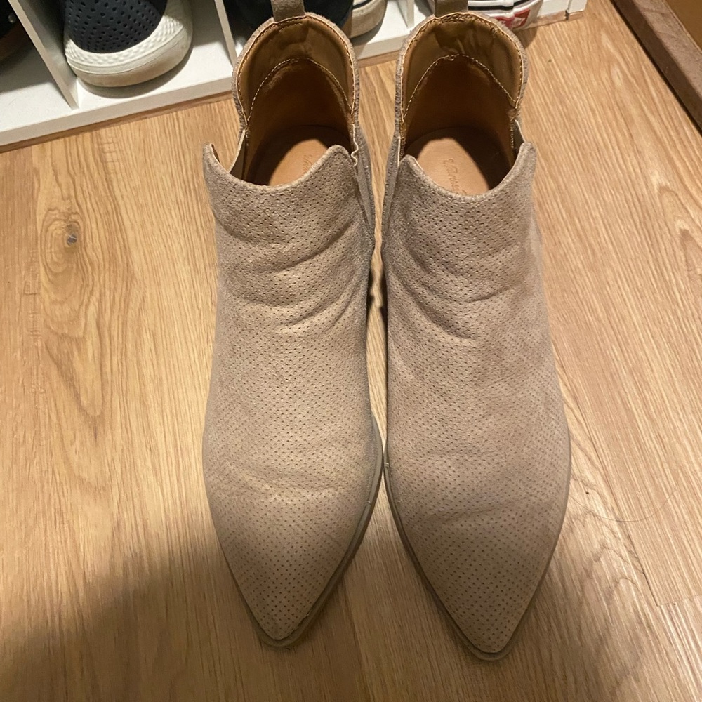 Universal thread booties